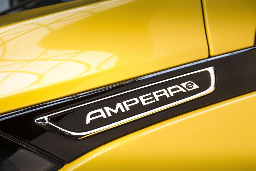 Логотип Opel Ampera-e 2016 года  (фото 29 из 44)